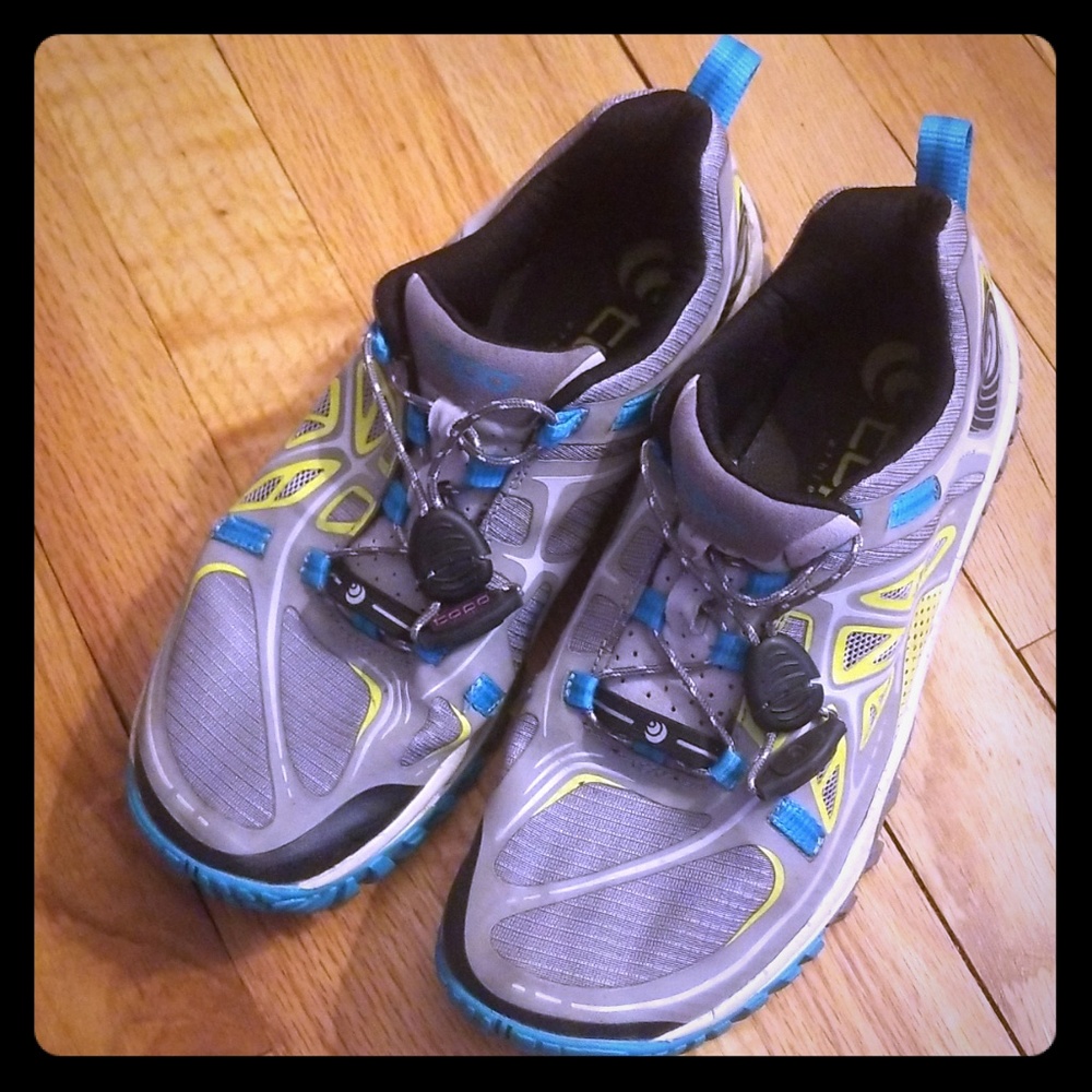 Athletic shoes